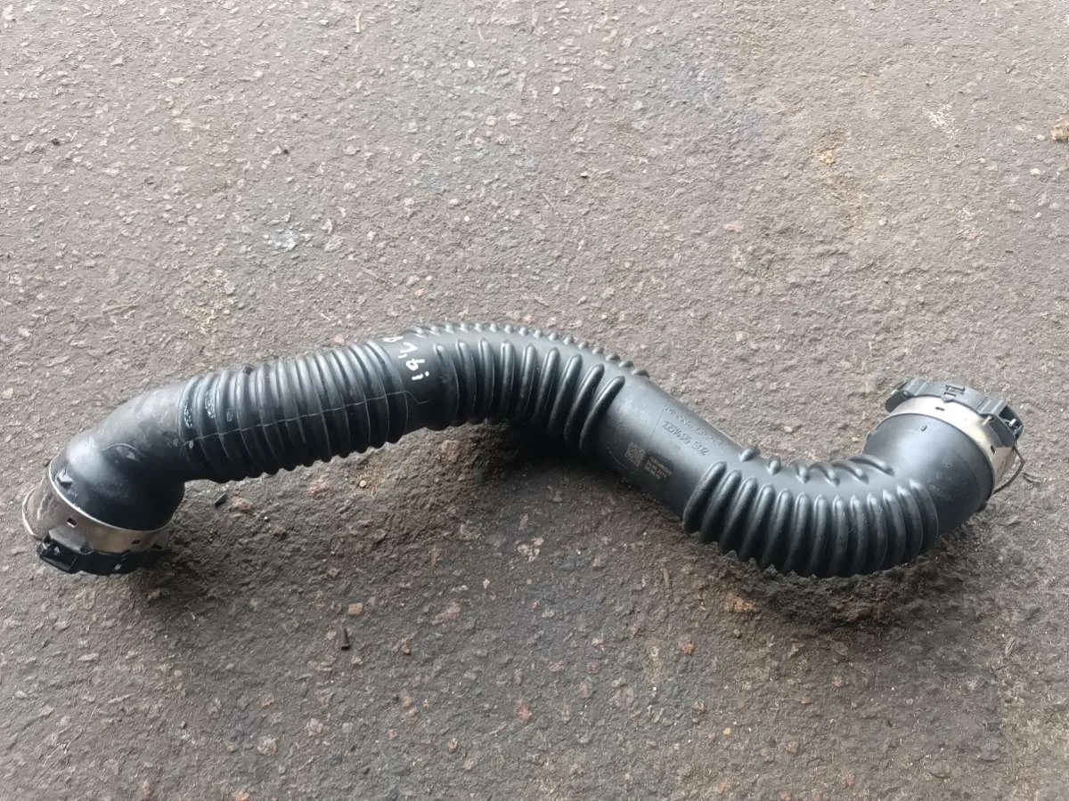 Патрубок интеркулера A2465200001 Mercedes-Benz C W205 1.6 Бензин