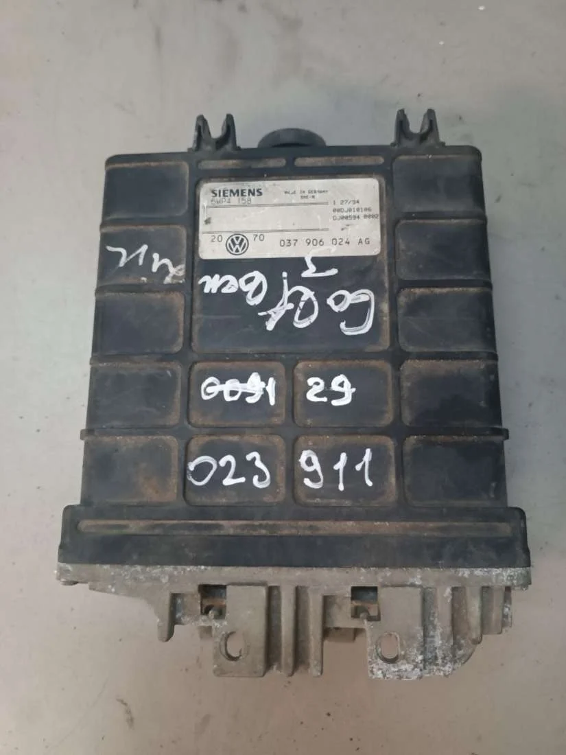 Блок управления двигателем 037906024AG Volkswagen Golf 3 0