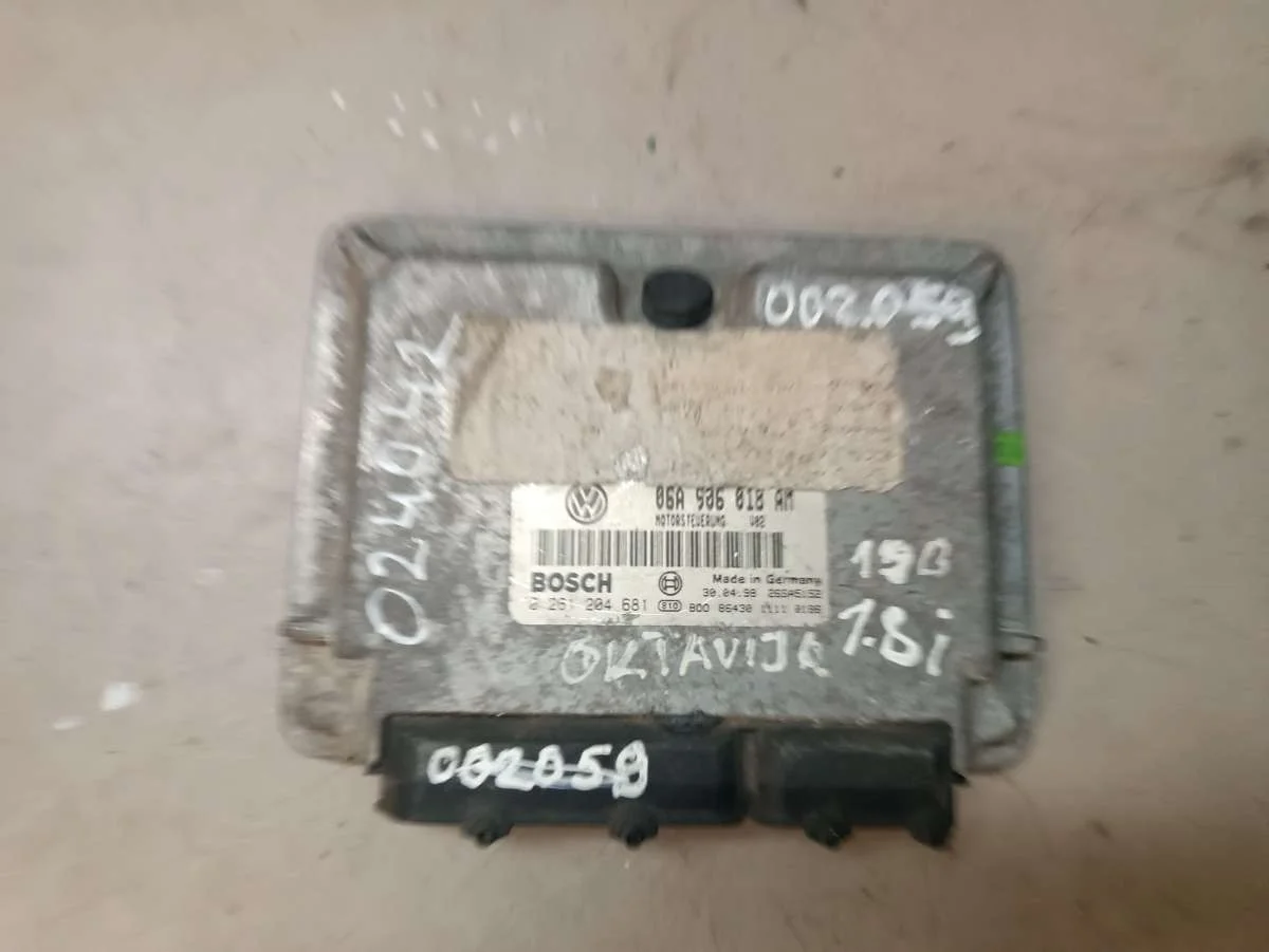 Блок управления двигателем 06A906018AM Skoda Octavia A4 0