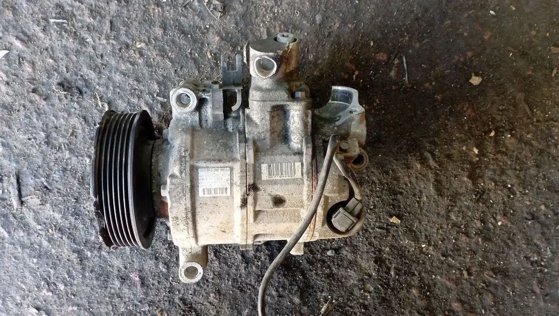 Компрессор кондиционера 4F0260805AJ  Audi A4 B7 2.0 Бензин