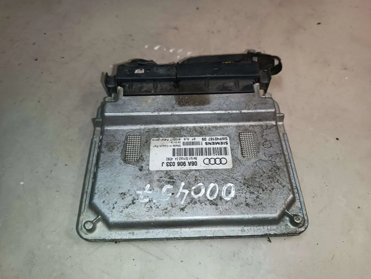 Блок управления двигателем 06A906033J Audi A3 8L (S3,RS3) 1.6 Бензин
