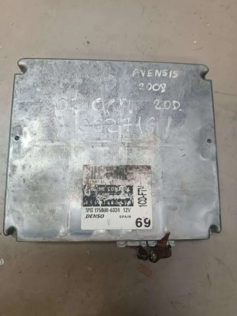 Блок управления двигателем 8966105690 Toyota Avensis 2 0