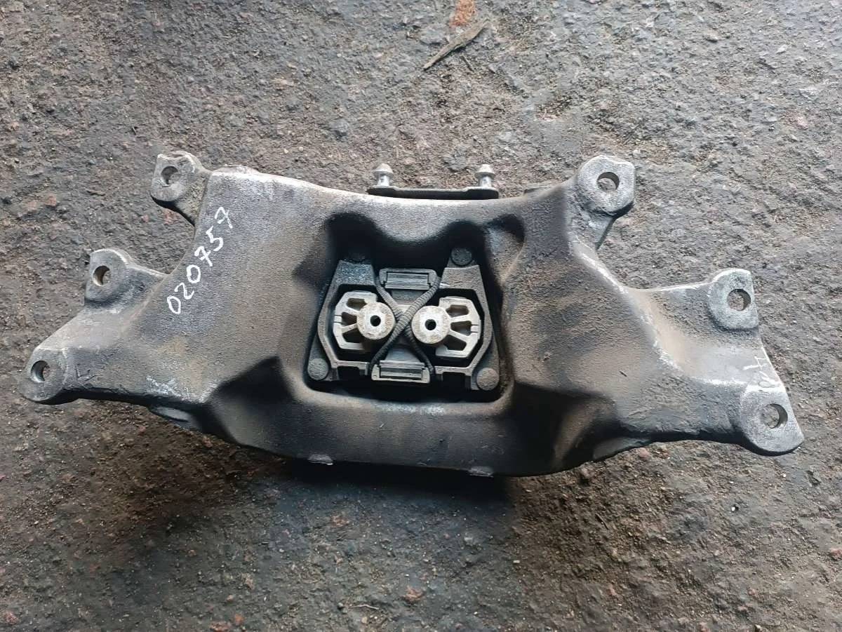 Кронштейн КПП 4F03992631 Audi A6 C6 (S6,RS6) 3.2 Бензин