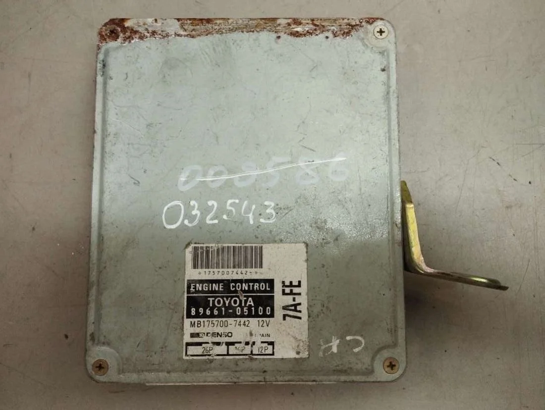 Блок управления двигателем 8966105100 Toyota Carina T190 1.8 Бензин