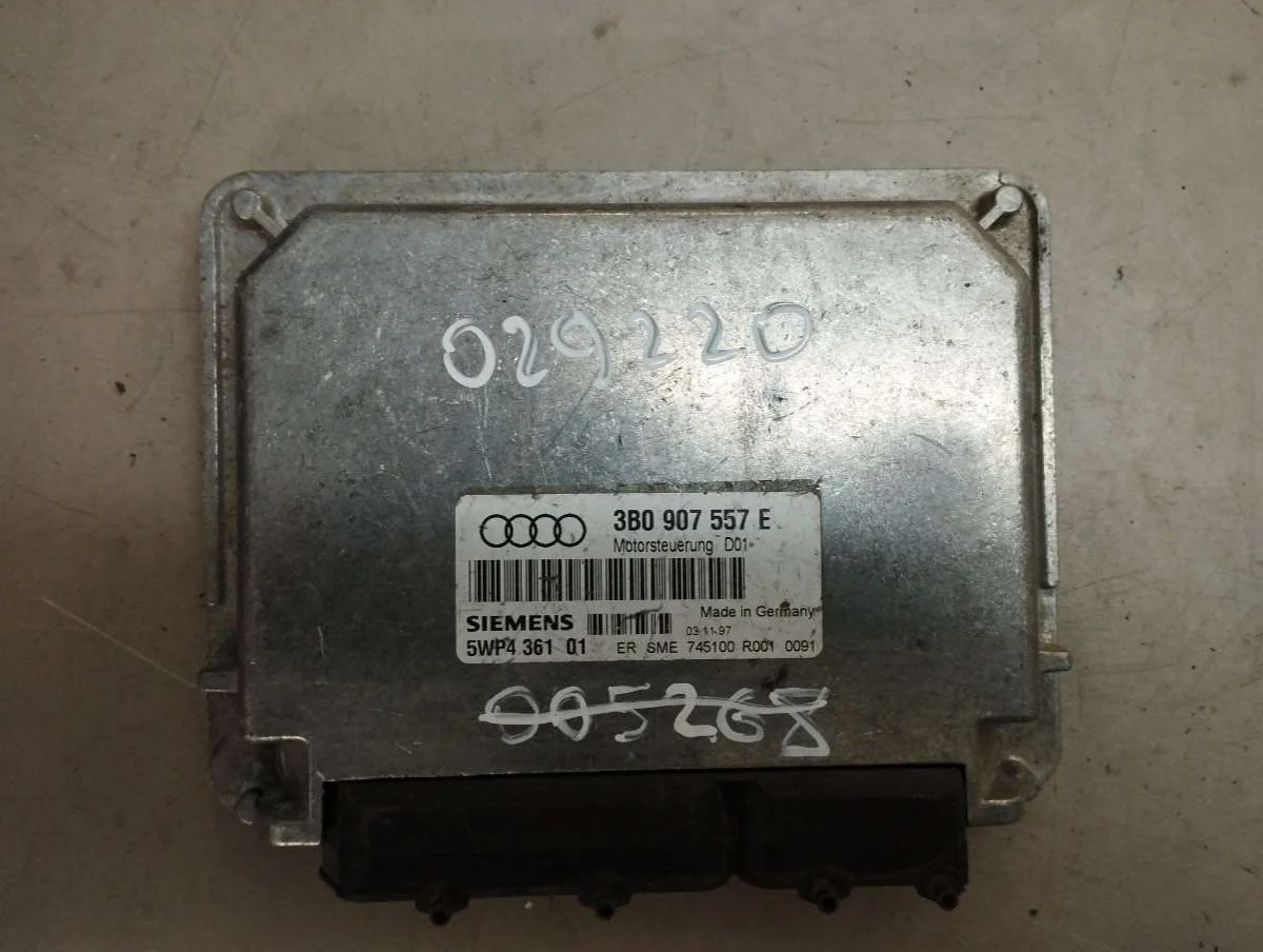 Блок управления двигателем 3B0907557E Audi A4 B5 1.4 Бензин