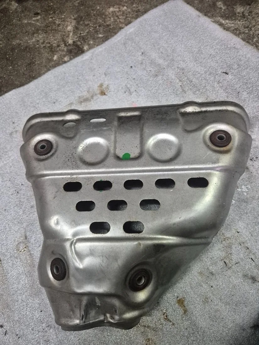 Защита (экран) выпускного коллектора 4b10 Mitsubishi Lancer 10 1.8 Бензин