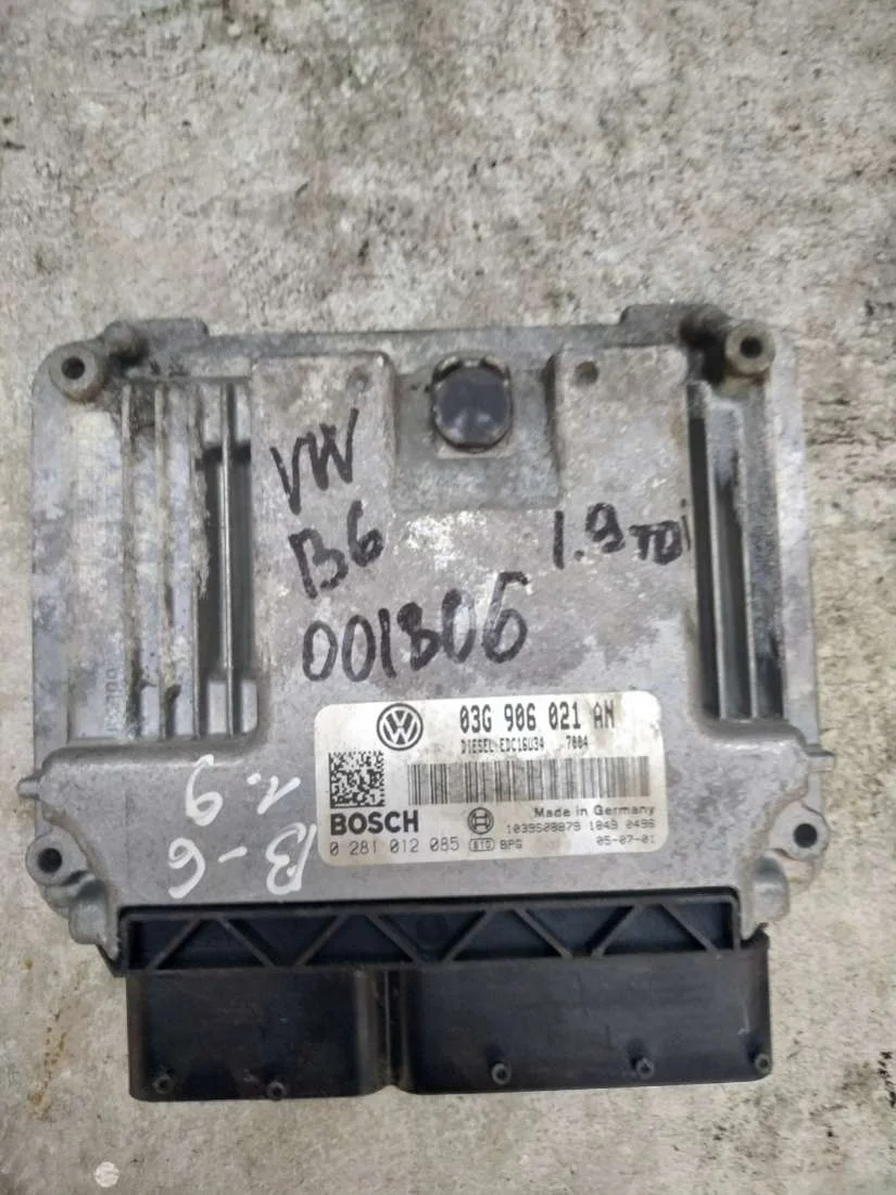 Блок управления двигателем 03G906021PM Volkswagen Passat B6 1.9 Дизель