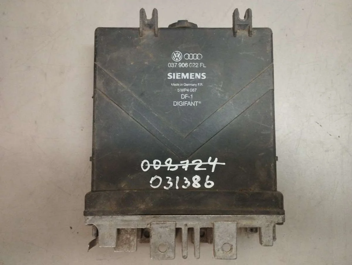 Блок управления двигателем 037906022FL Volkswagen Passat B4 2.0 Бензин