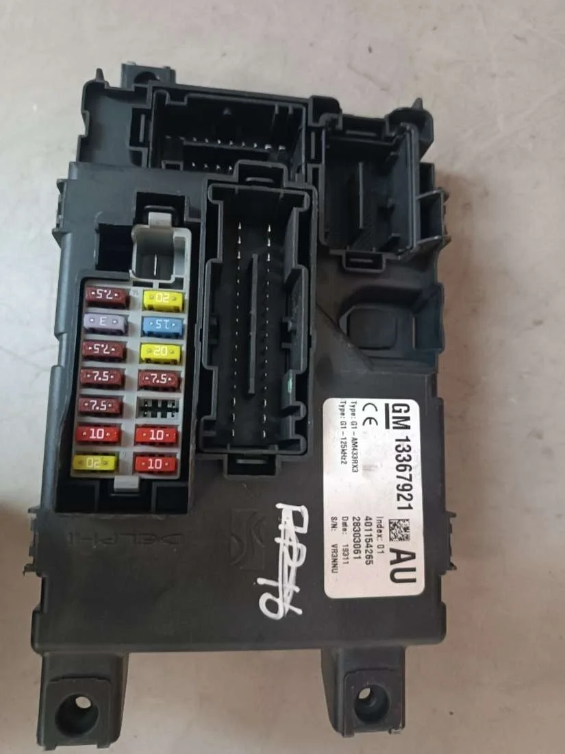 Блок предохранителей 13367921 Opel Corsa D 1.3 Дизель