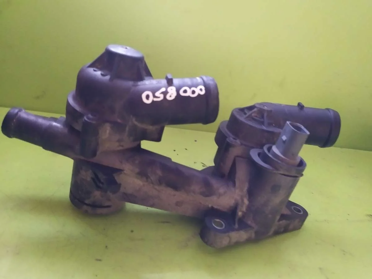 Корпус термостата 03C121121D Audi A1 1.4 Бензин