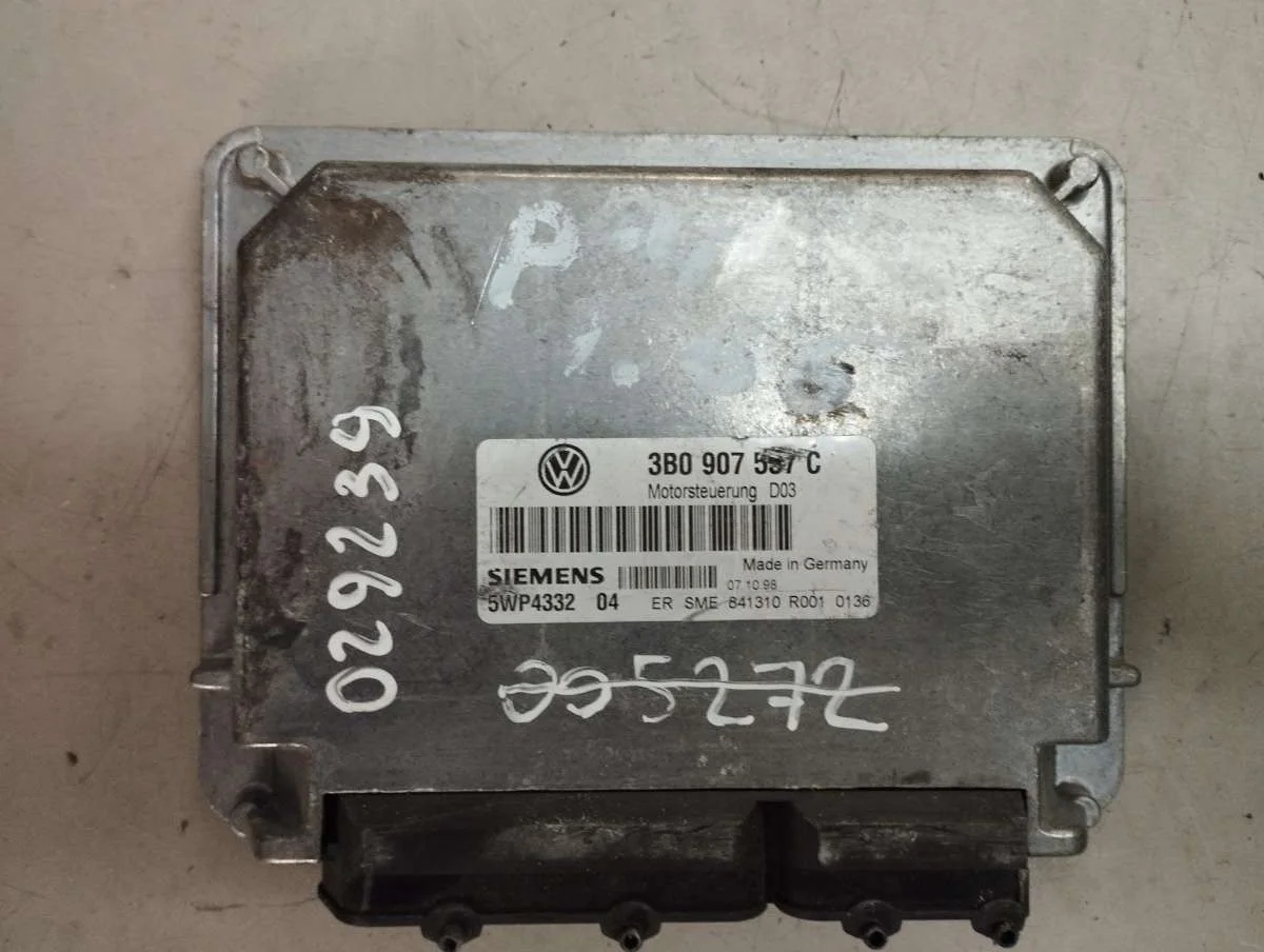 Блок управления двигателем 3B0907557C Volkswagen Passat B5 1.6 Бензин