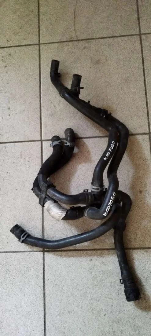 Патрубок отопителя (печки) 7N0121086 Volkswagen Golf 6 1.4 Бензин