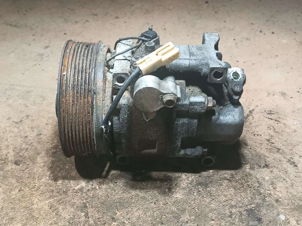 Компрессор кондиционера H12A1AE4DC Mazda 323 BJ 2.0 Дизель
