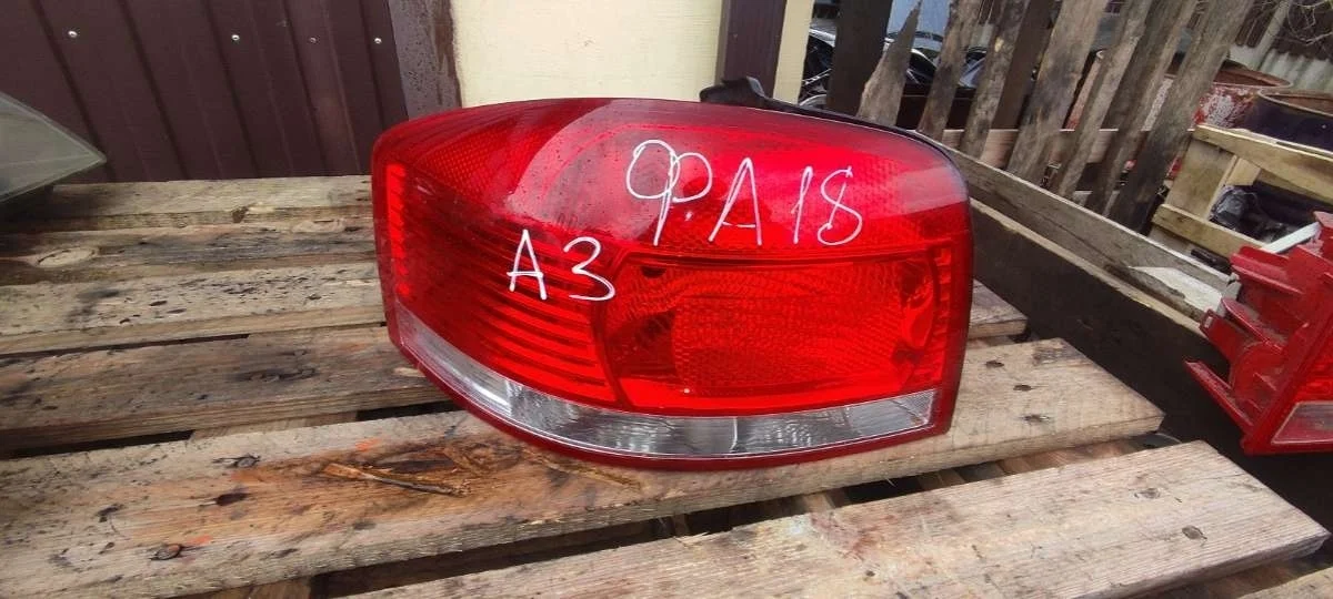 Фонарь задний правый 8p0945095A Audi A3 8P (S3,RS3) 0