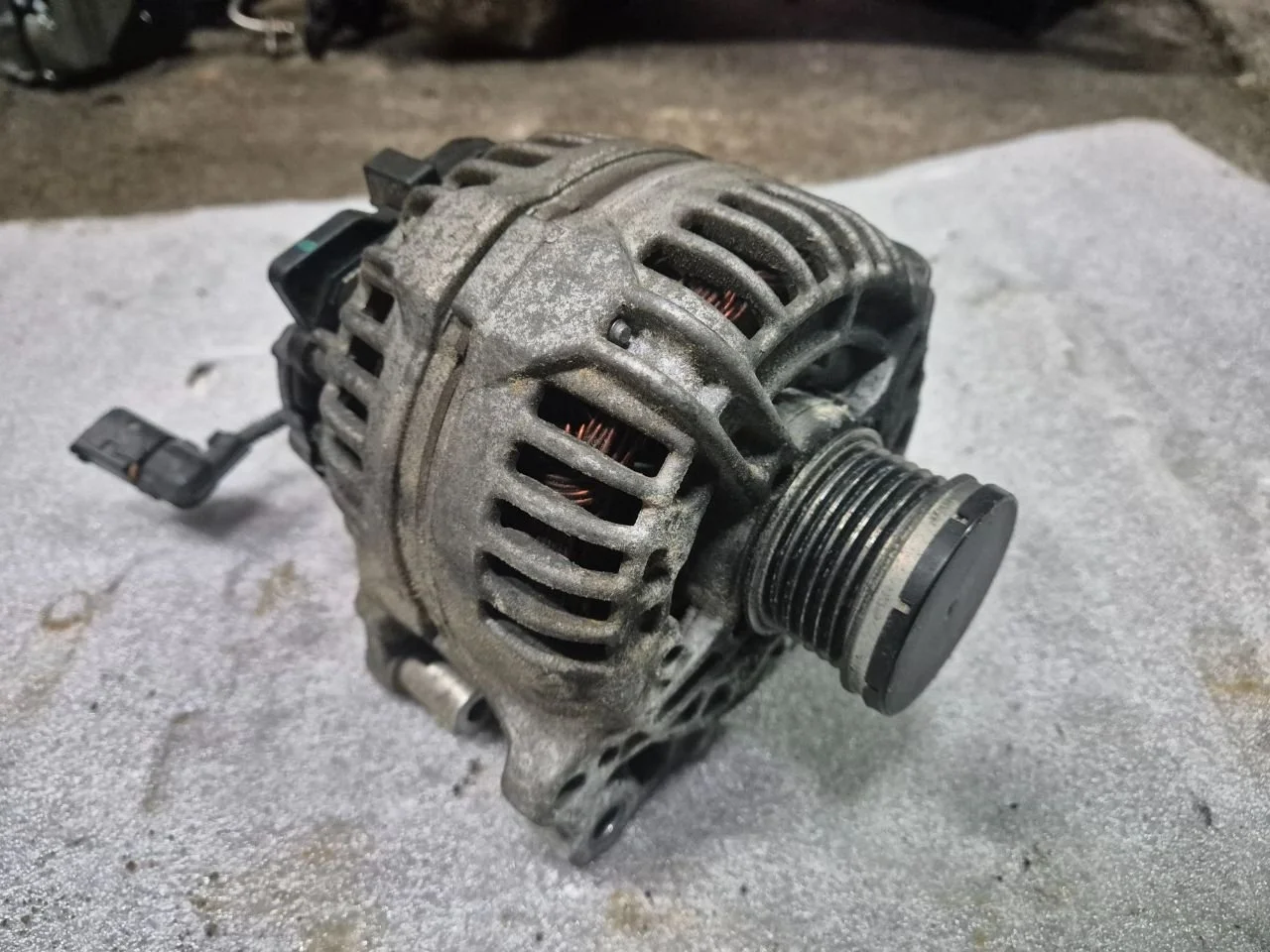 Генератор 03C903023A Volkswagen Tiguan 1 1.4 Бензин