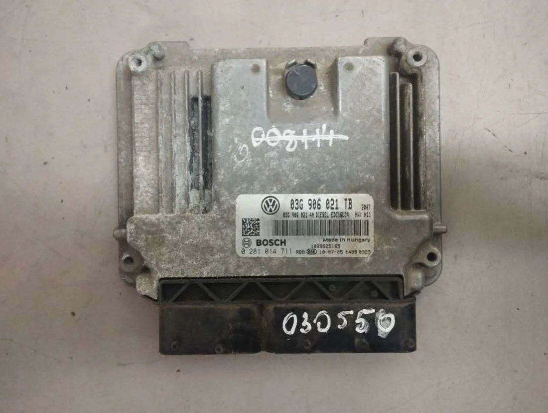 Блок управления двигателем 03G906021TB Skoda Octavia A5 1.9 Дизель
