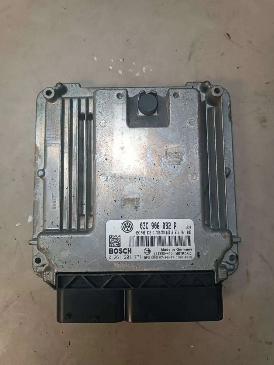 Блок управления двигателем 03C906032P Volkswagen Golf 5 0