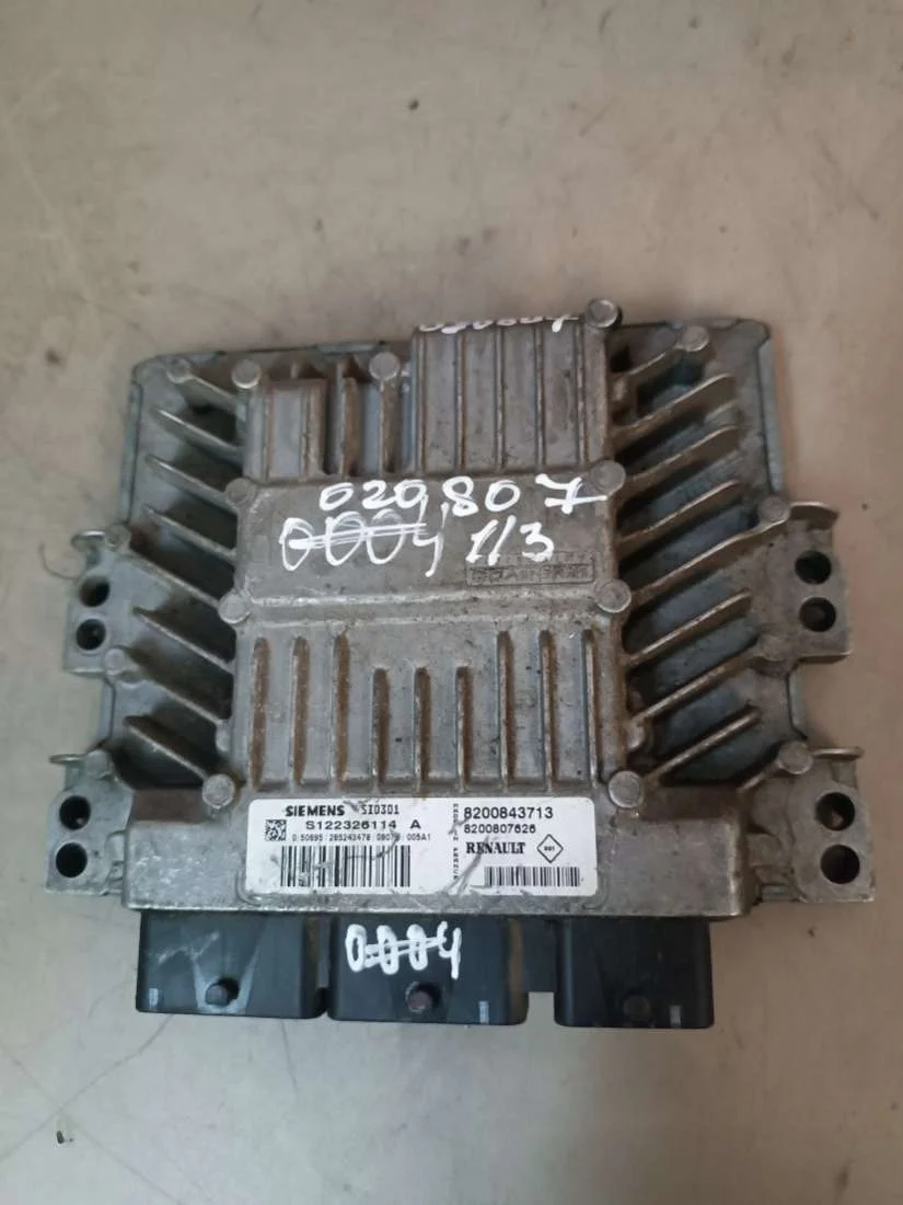 Блок управления двигателем 8200843713 Renault Scenic 2 0