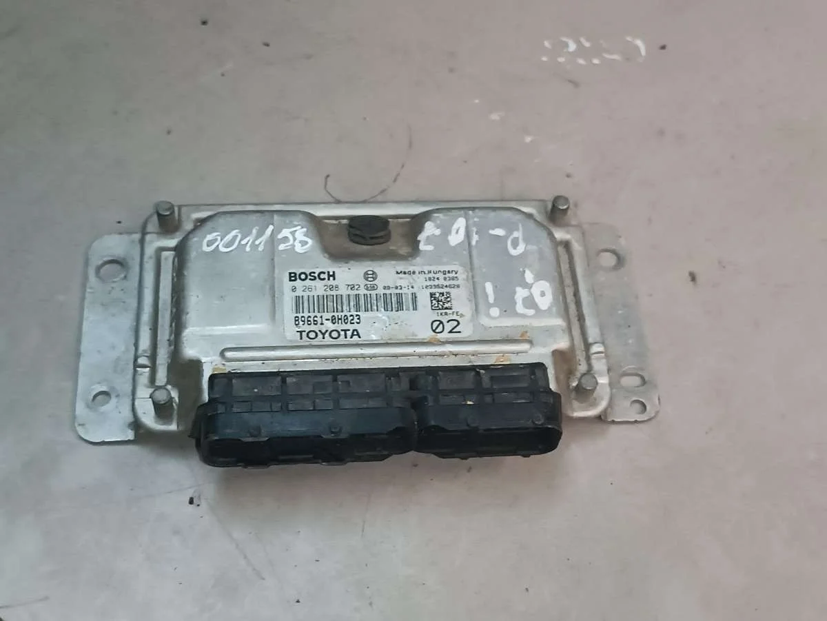 Блок управления двигателем 0261208702 Toyota Aygo 1 1.0 Бензин