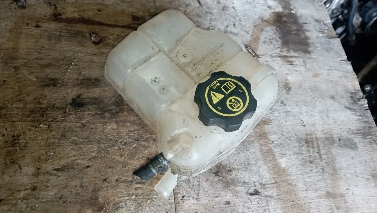 Расширительный бачок 13393368 Opel Insignia 1 2.0 Бензин