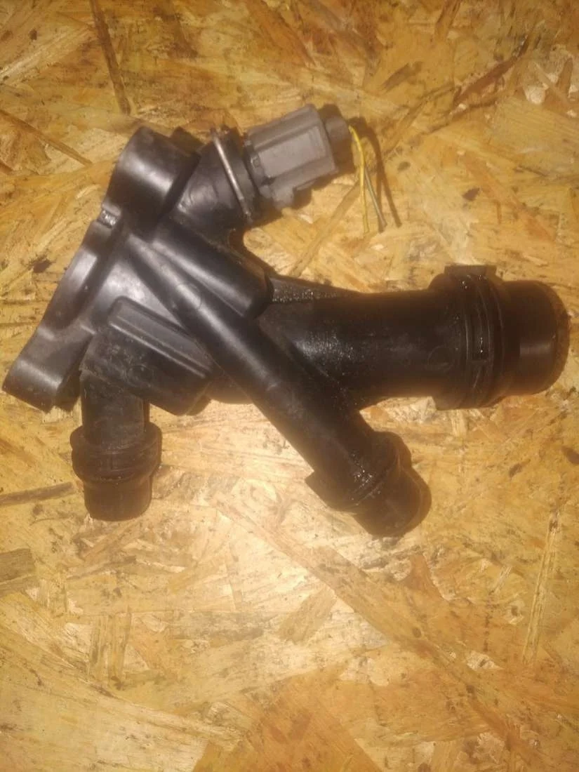 Корпус термостата  31293556 Volvo S60 2 2.4 Дизель