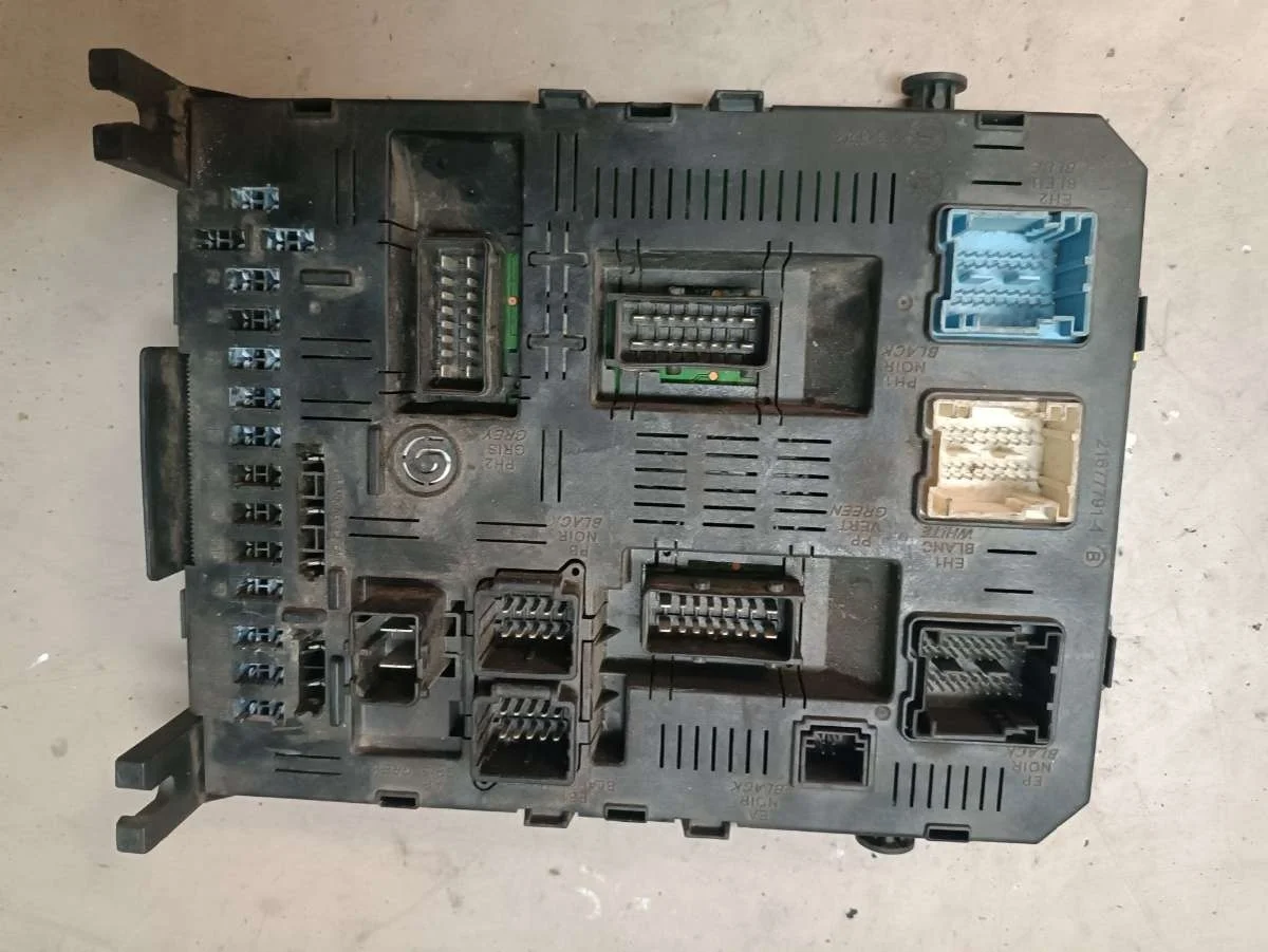 Блок предохранителей 9661940480 Citroen C4 1 0