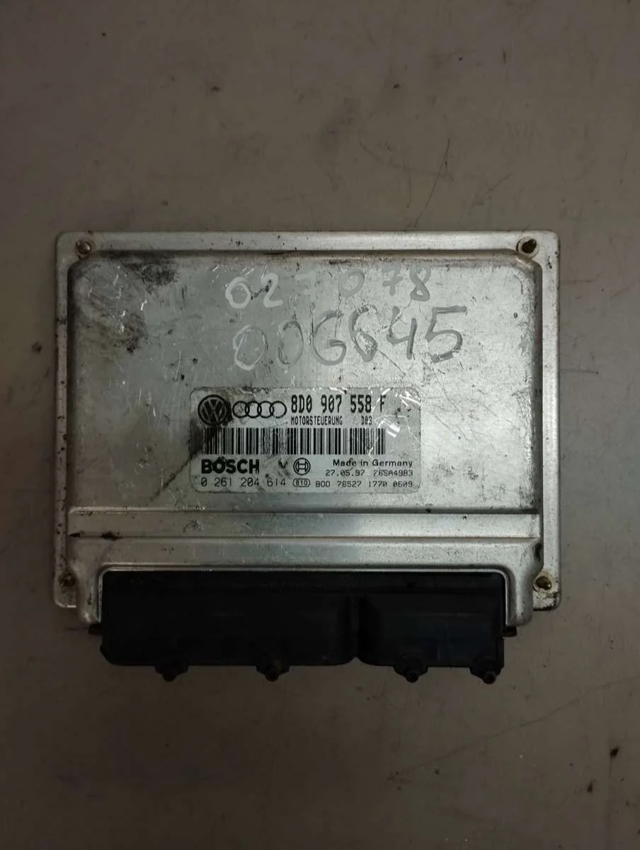 Блок управления двигателем 8D0907558F Volkswagen Passat B5 1.8 Бензин