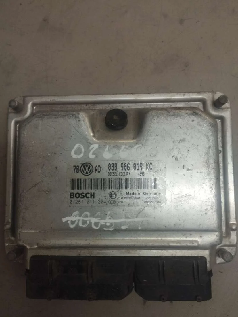 Блок управления двигателем 0281011204 Volkswagen Passat B5 0