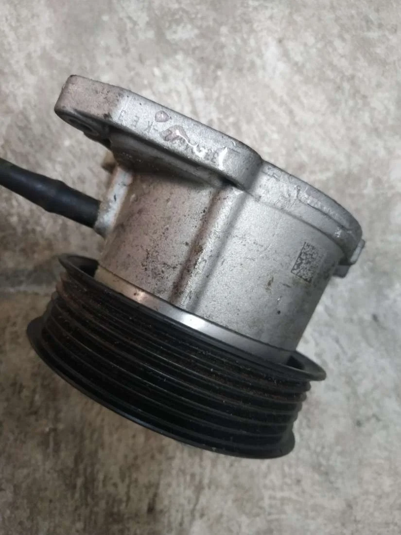 Насос антифриза (помпа) 03F121031A Volkswagen Golf 7 1.2 Бензин