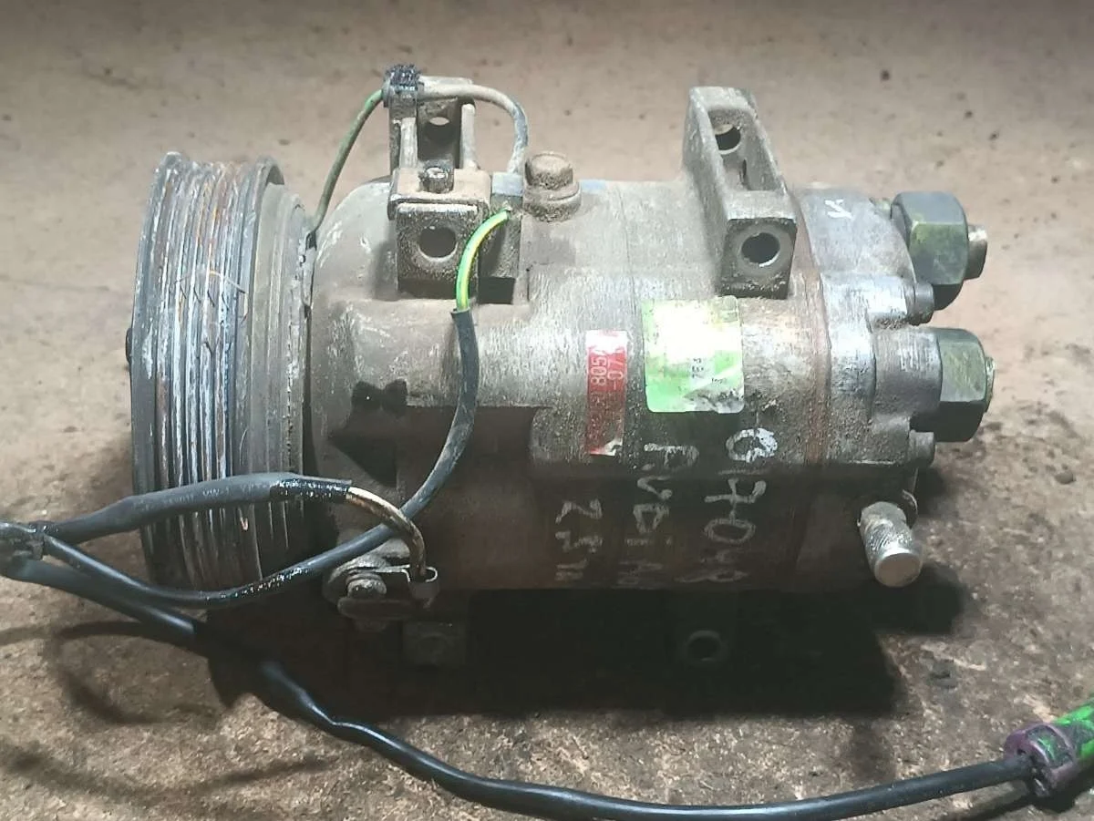 Компрессор кондиционера 4A0260805AH Audi A6 C4 (S6,RS6) 2.5 Дизель