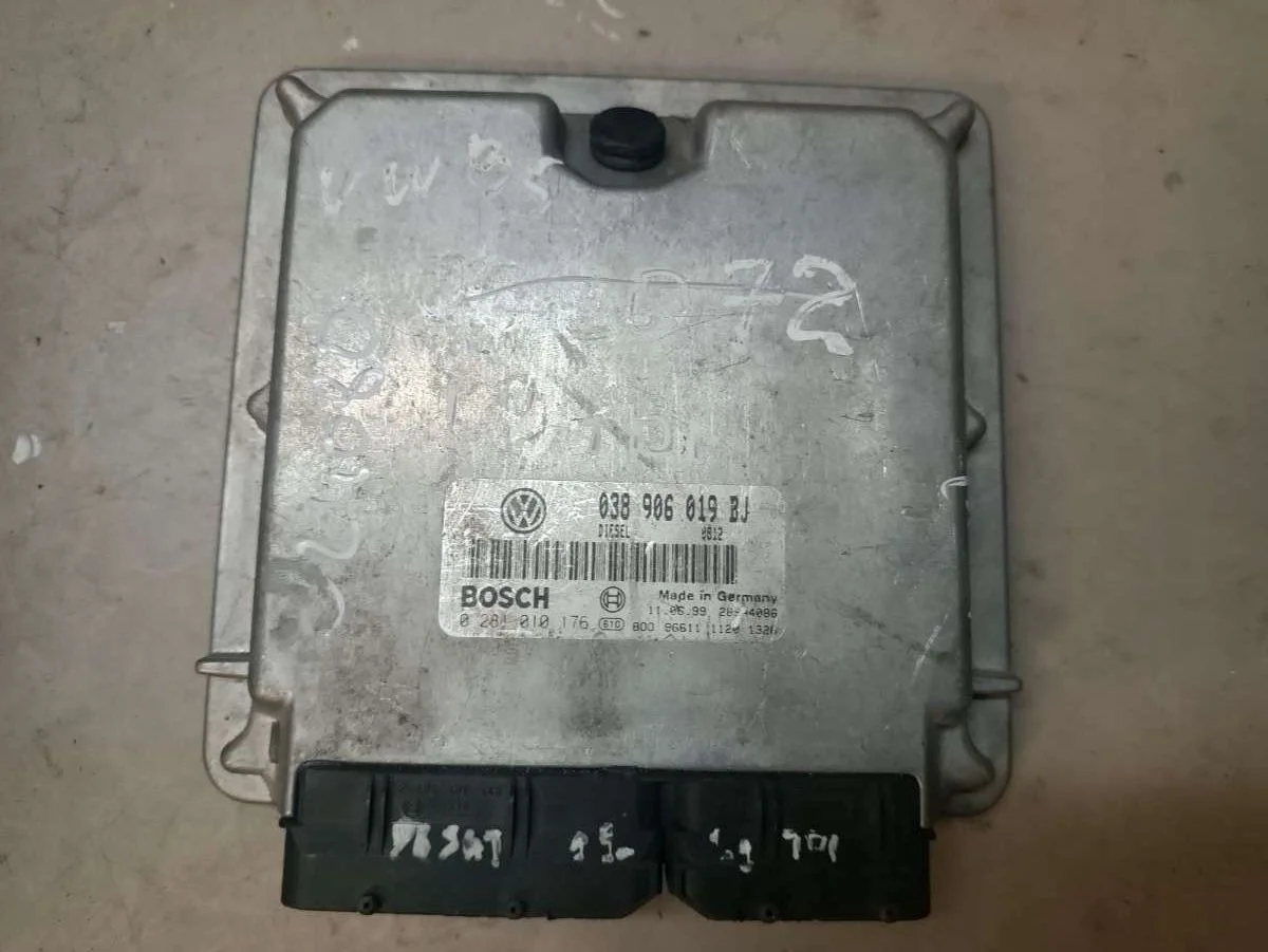 Блок управления двигателем 038906019BJ Volkswagen Golf 4 0