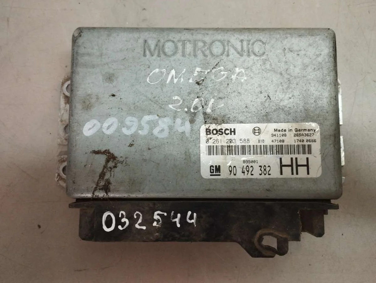 Блок управления двигателем 0261203588 Opel Omega B 2.5 Бензин