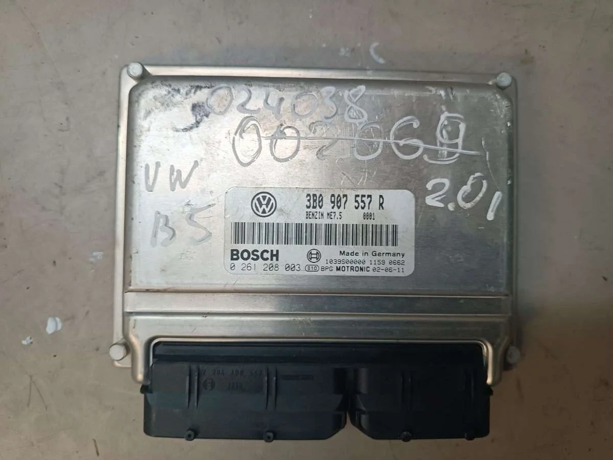 Блок управления двигателем 3B0907557R Volkswagen Passat B5 0