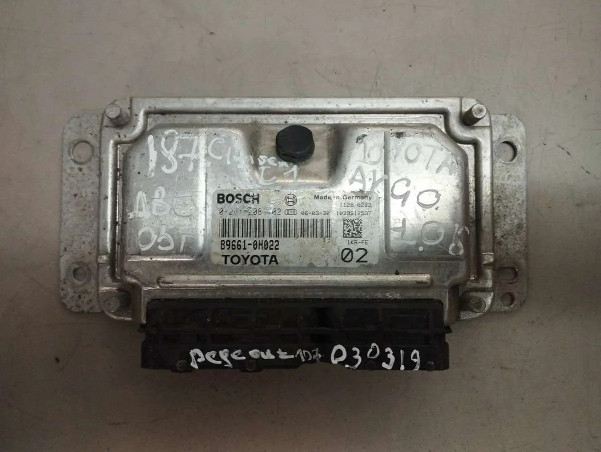 Блок управления двигателем 0261208702 Toyota Aygo 1 1.0 Бензин
