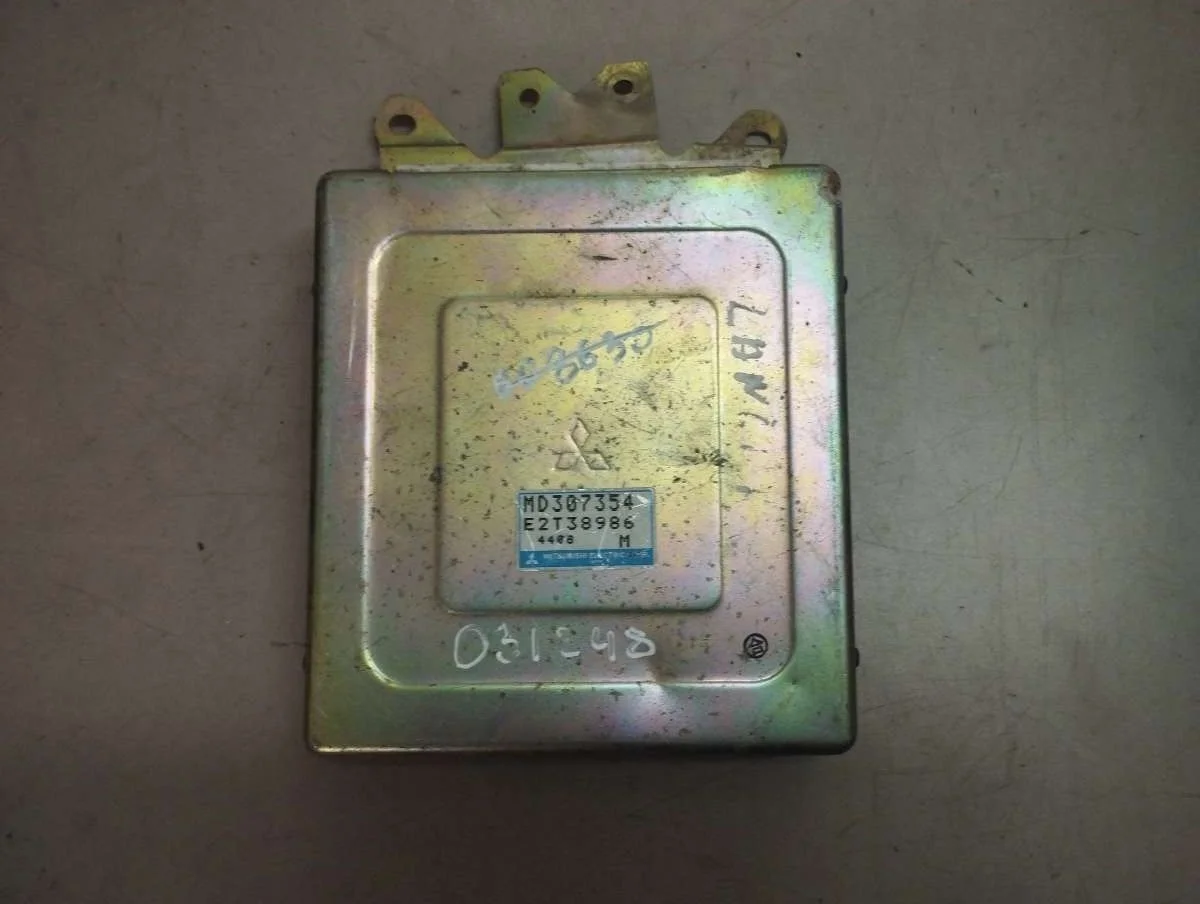 Блок управления двигателем E2T38986 Mitsubishi Colt 4 1.6 Бензин