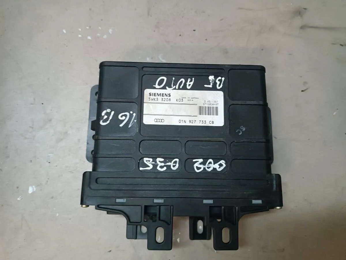 Блок управления двигателем 01N927733CB Volkswagen Passat B5 0