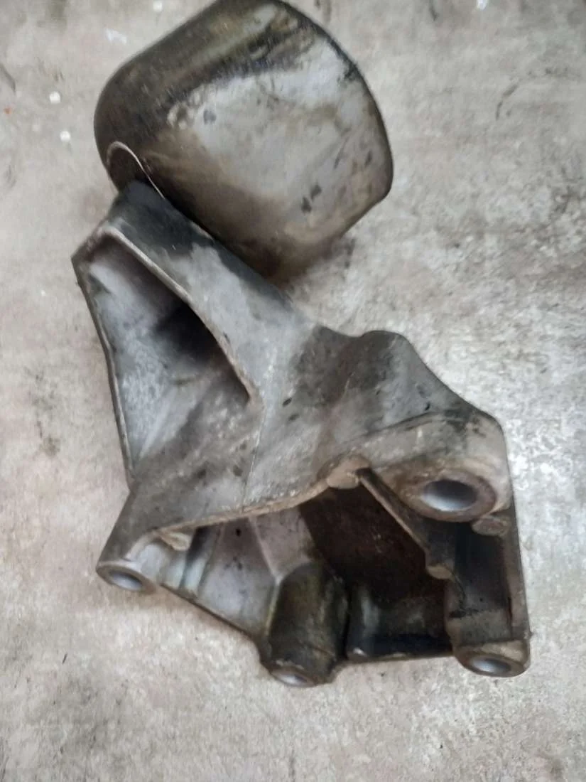 Кронштейн двигателя 8D0199307G Audi A6 C5 (S6,RS6) 2.4 Бензин