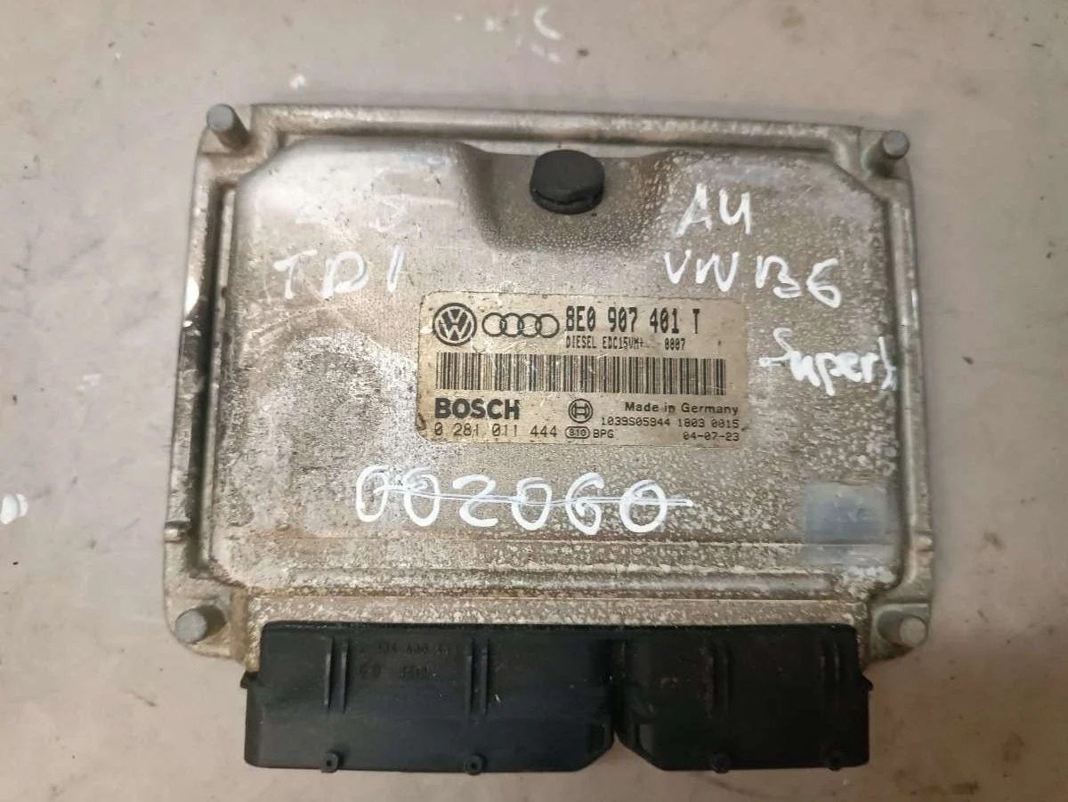 Блок управления двигателем 8E0907401T Volkswagen Passat B5 0