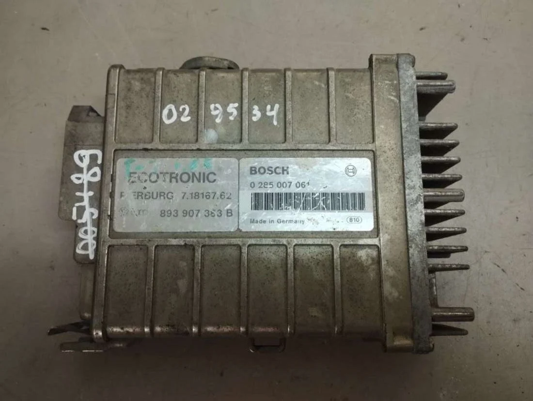 Блок управления двигателем  893907383B Volkswagen Golf 2 1.6 Бензин