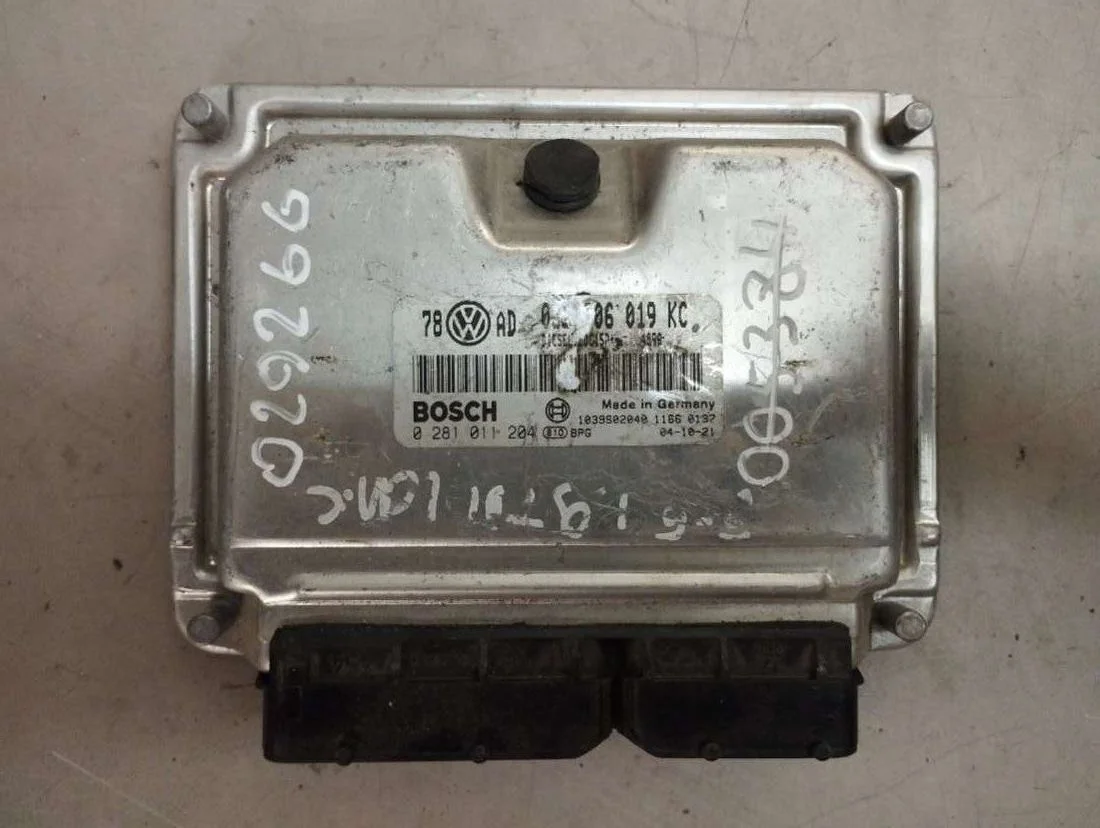 Блок управления двигателем 0281011204 Volkswagen Passat B5 1.9 Дизель