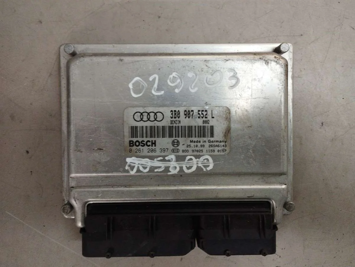 Блок управления двигателем 3B0907552L Audi A4 B5 2.4 Бензин