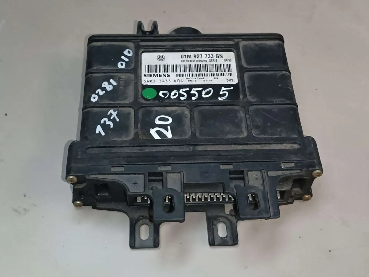 Блок управления АКПП 01M927733GN Volkswagen Golf 4 1.6 Бензин