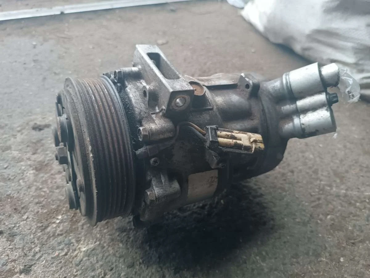 Компрессор кондиционера 13171593 Opel Vectra C  2.2 Дизель