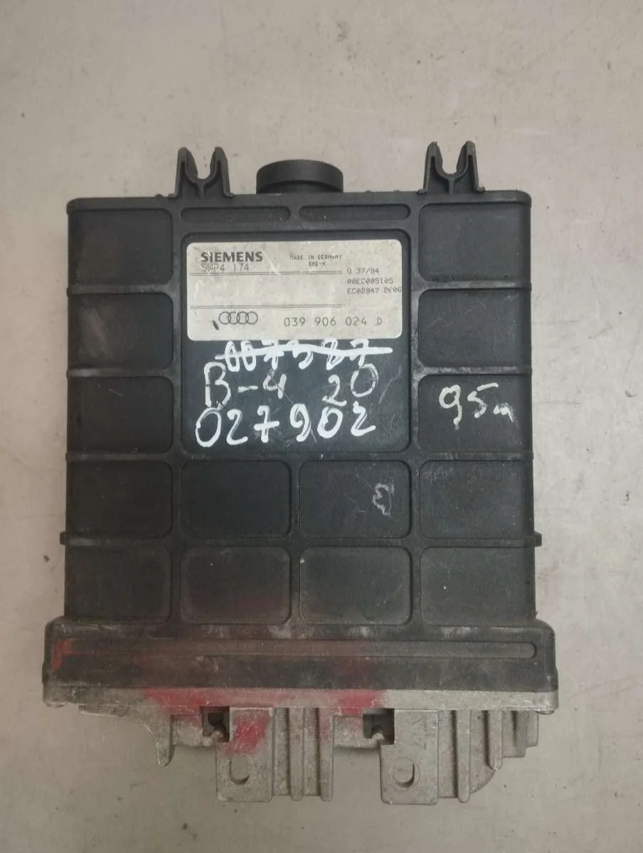 Блок управления двигателем 039906024D Audi A6 C4 (S6,RS6) 2.0 Бензин