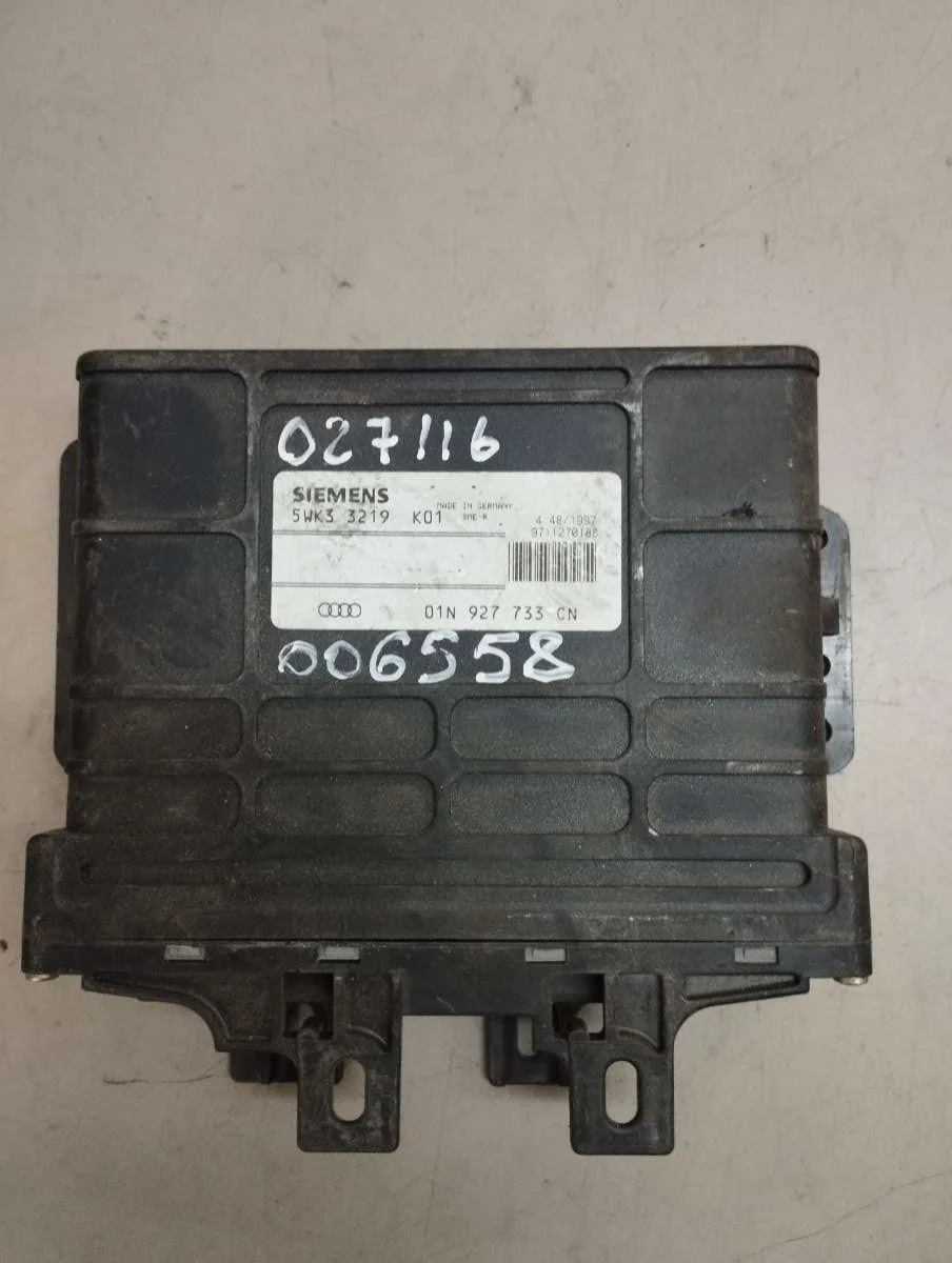 Блок управления двигателем 01N927733CN Volkswagen Passat B5 1.9 Дизель