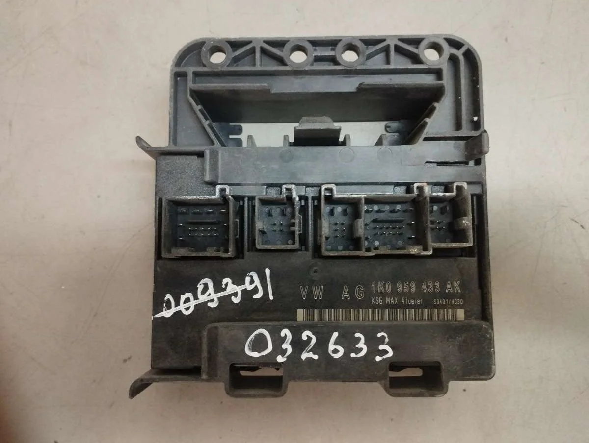 Блок комфорта 1K0959433AK Volkswagen Golf 5 2.0 Дизель