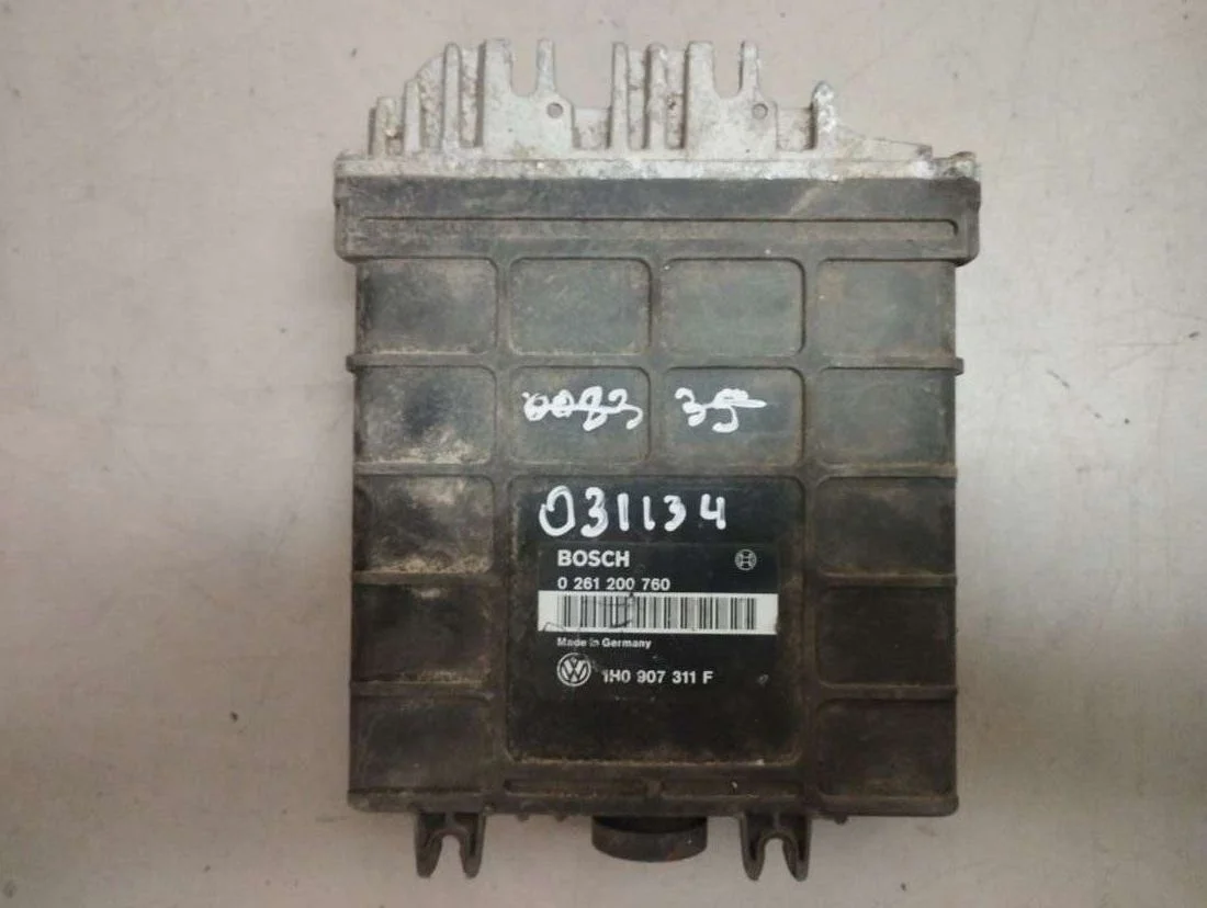 Блок управления двигателем 0261200760 Volkswagen Golf 3 1.8 Бензин