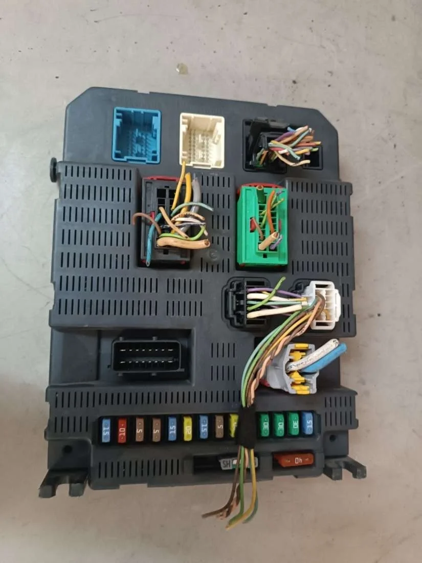 Блок комфорта 9663798180 Peugeot 308 1 0 Дизель