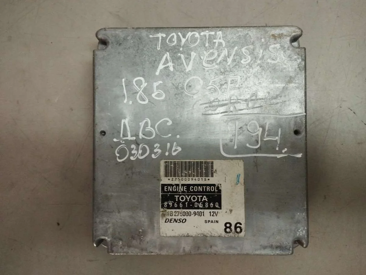 Блок управления двигателем 8966105860 Toyota Avensis 2 0
