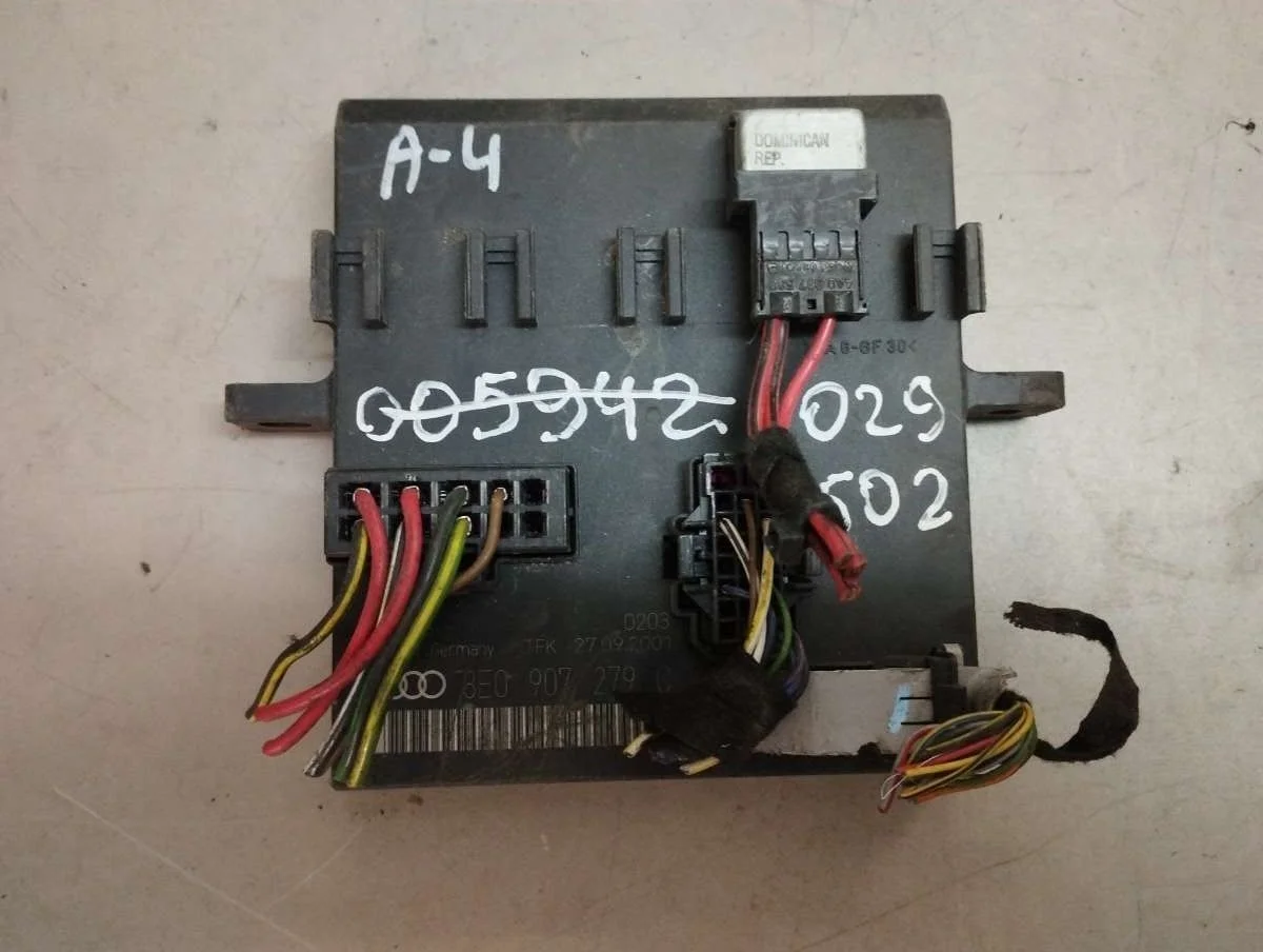 Блок комфорта 8E0907279C Audi A4 B6 1.8 Бензин